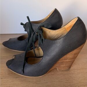 Restricted Carley Oxford Elegant Black Wedge Heels